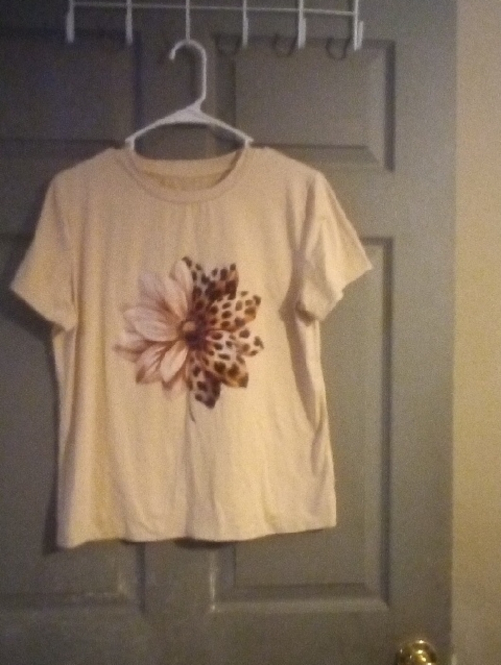 Women’s Cream Floral Leopard-Accent Tee